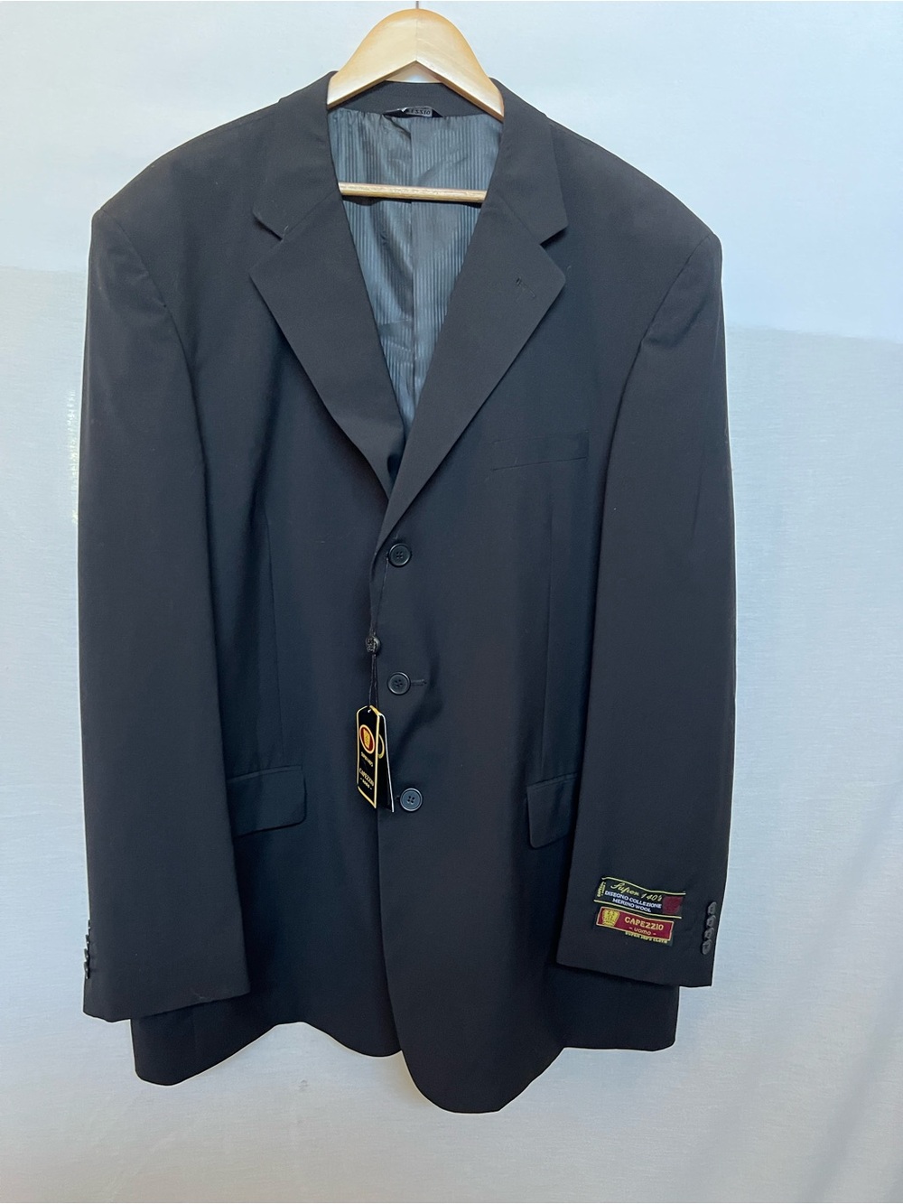 Capezzio Hand Tailored Men's Black Three-Button Merino Wool Blazer